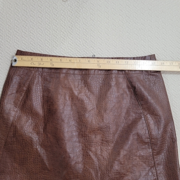 Love Riche Brown Faux Leather Croc Embossed Mini Skirt Size Large - Picture 8 of 13